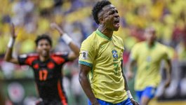 无文班马刺照样杀疯了！瓦塞尔35+7三分对轰穆雷，约基奇8次出手引争议