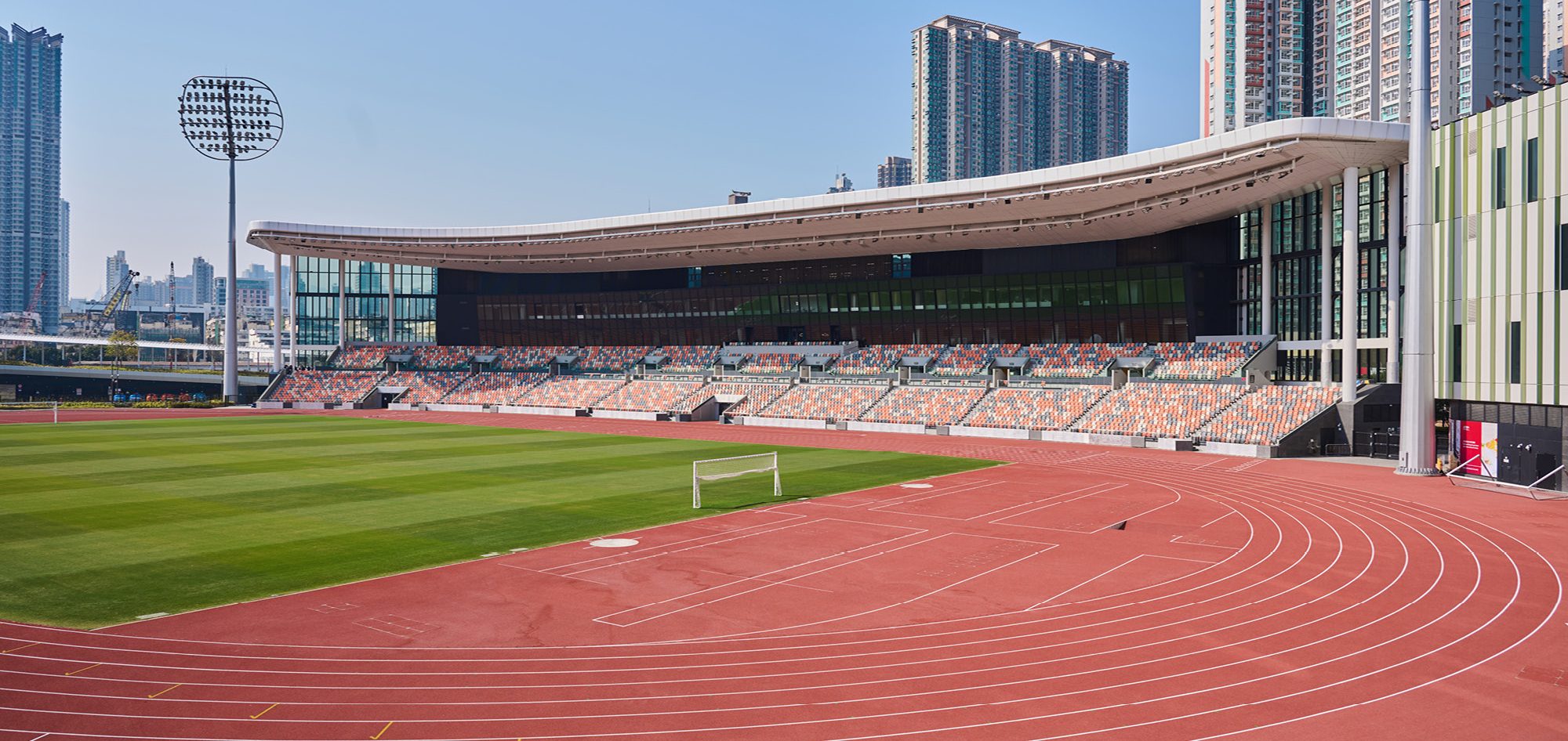 詹姆斯关键篮板抢断助球队逆转