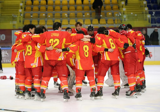 一场4-0！让意甲榜首易主：国米大胜登顶，争冠4强差3分米兰有戏